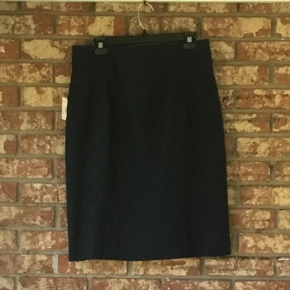 YOVS Skirt - Picture 3 of 4